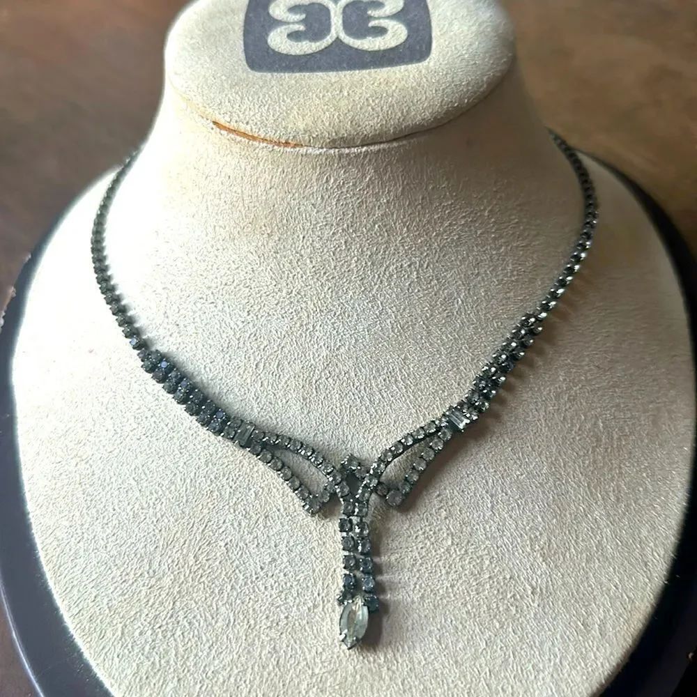 Vintage Crystal Necklace!